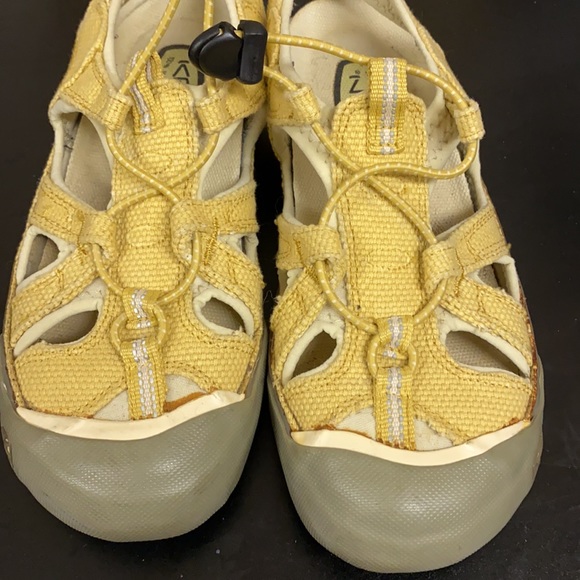 Keen sandals with adjustable pullers - Picture 2 of 12